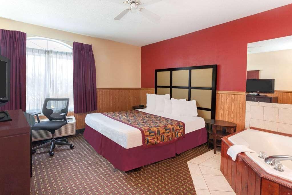 Baymont By Wyndham Chicago/Calumet City Room photo